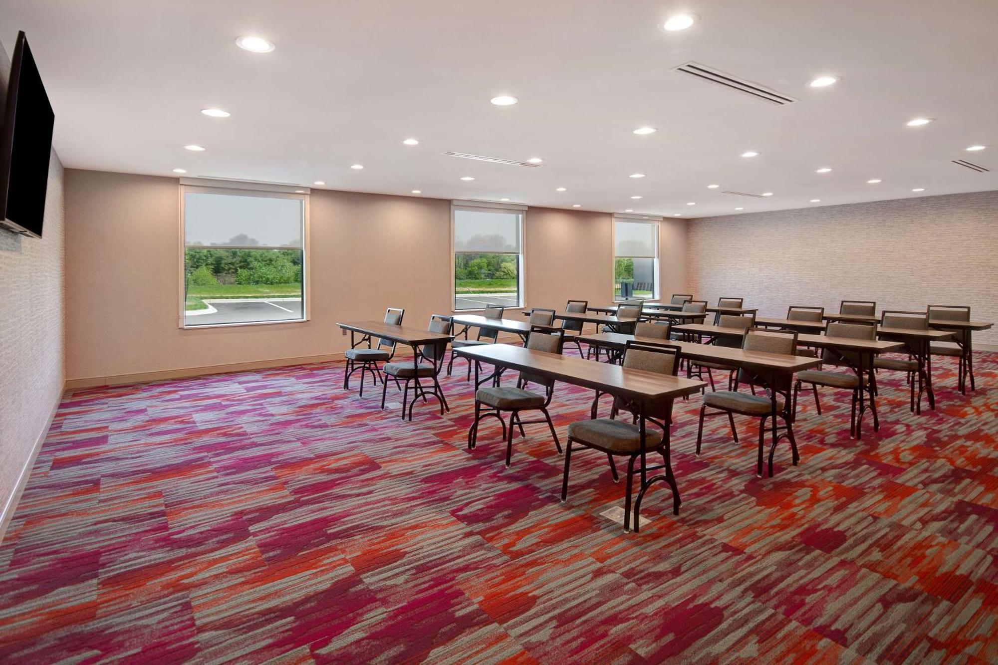 Hotel Home2 By Hilton Louisville South 3*